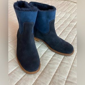 Shabbies Amsterdam 100% Italian Authentic Saude Fur Blue Ankle Booties. Size 41.